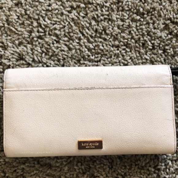 Kate Spade Bow Wallet with Wrist Strap - Picture 6 of 6